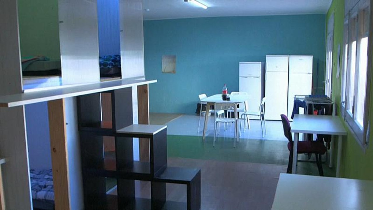 "Pisos colmena" o como vivir en habitaciones de 2,4 metros cuadrados en Barcelona