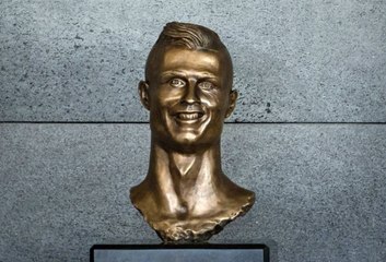 Las estatuas más feas de futbolistas (Cristiano, Salah...)