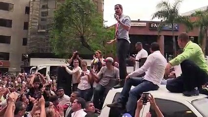 Guaidó promete que Venezuela sairá da penumbra