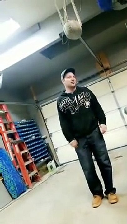 Tractions sur le vélo suspendu au plafond ? Mauvaise idée lol