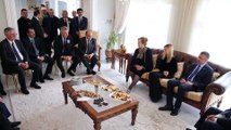 Cumhurbaşkanı Yardımcısı Oktay, İrsen Küçük’ün ailesine taziye ziyaretinde bulundu - LEFKOŞA