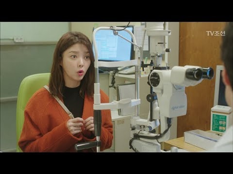 의사양반 그게 무슨 소리요... 엄현경이 노안이라니...! 노안이라니! [너의 등짝에...