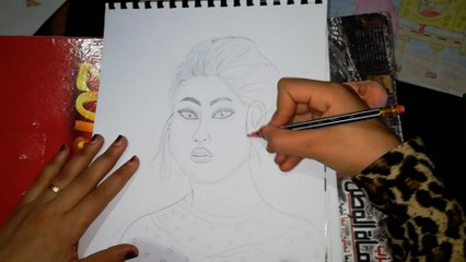 إيمان.. حارسة عقار تهوى الرسم : بيهوّن علىّ كتير