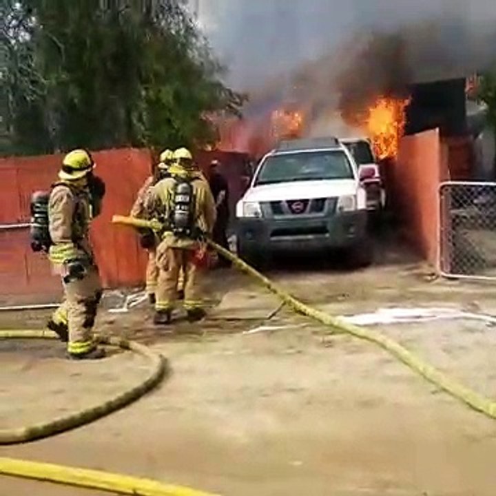 Cet homme courageux se jette dans le feu pour sauver son chien (Californie)