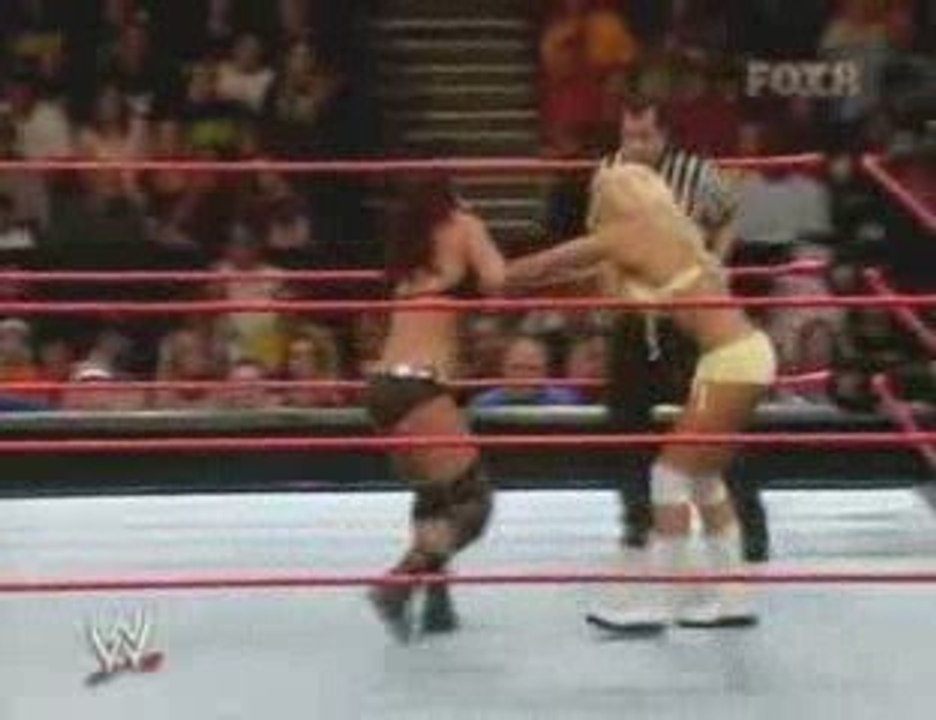 Torrie Wilson vs.Victoria