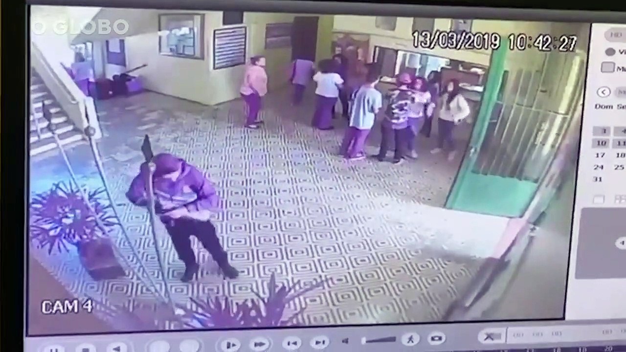 Vídeo de câmera de segurança mostra início da ação de atiradores em escola de Suzano