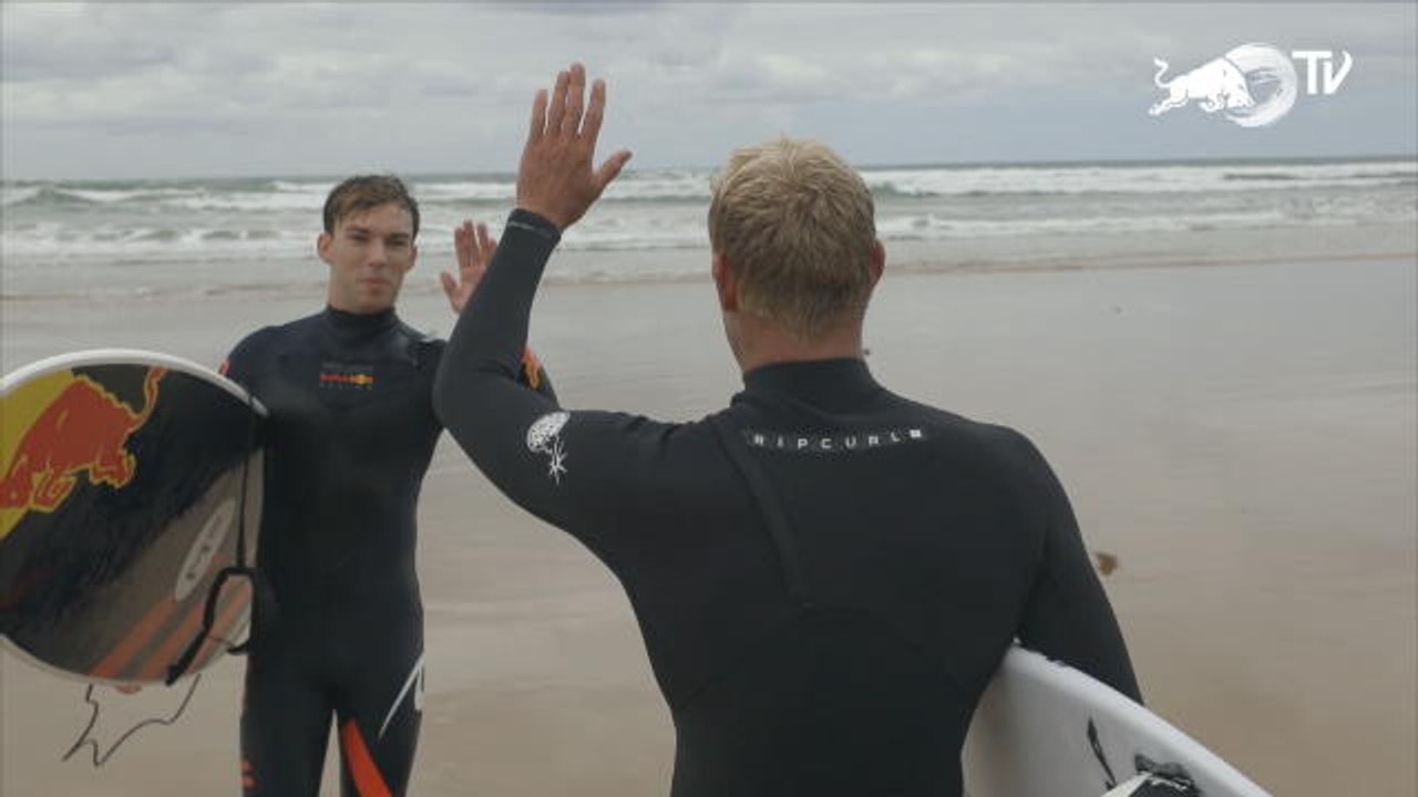 Red Bull - Gasly s'essaye au surf aux côtés de Mick Fanning