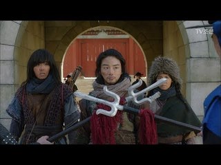 첫 등장부터 강렬한 인상! 화려한 액션으로 윤시윤 남성미 폭발! [대군 – 사랑을 그리다 1회] 20180303