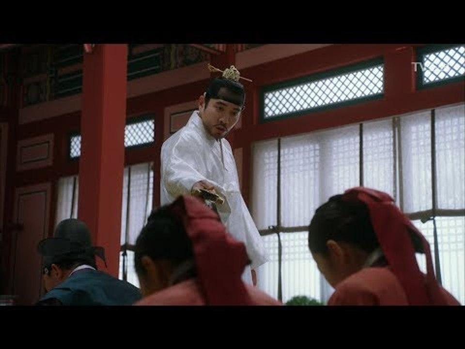 불안증에 미쳐버린 주상욱, 하인들에게 칼을 겨누고 [대군 – 사랑을 그리다 16회]...
