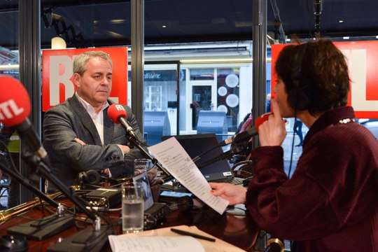 Xavier Bertrand répond aux auditeurs en direct de Soissons