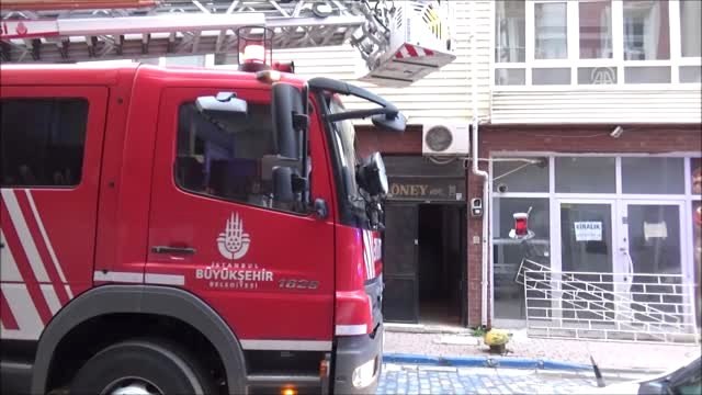 Evinde Düşerek Mahsur Kalan Yaşlı Kadını İtfaiye Ekipleri Kurtardı