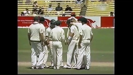 Télécharger la video: 5 Magical Wickets of Shane Warne | Shane Warne Brilliant Bowled