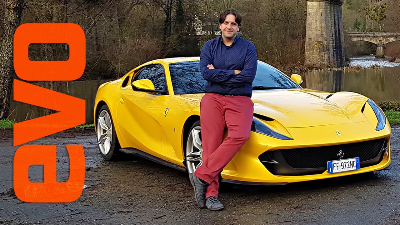 Viajamos con el Ferrari 812 Superfast desde Madrid hasta París