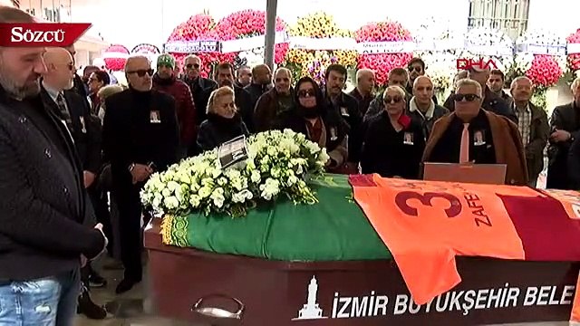 Demet Akbağ eşininn cenazesinde taziyeleri kabul etti