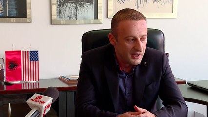 Bastardimi i shqipes në mbishkrimet e institucioneve