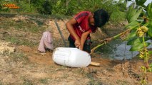 Primitive Technology: Man Make Crocodile Trap Using​​ Big Plastic Bottle & Fish That Work 100%