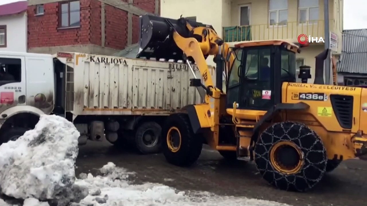 Karlıova'da Mücadele Tam Bitti Derken Kar Yağışı Yeniden Başladı