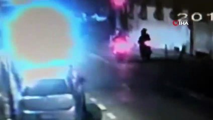 Küçükçekmece'de motosiklet hırsızları kamerada