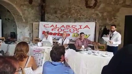 Parla e condividi pensieri sulla politica europea italiana