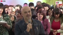 Fieri e pret me protesta, Rama kërcen me gratë për 8 Mars - Top Channel Albania - News - Lajme