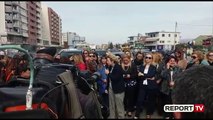 Report TV - Gratë e Astirit protestë në 8 Mars, i bashkohen edhe ish-deputetet e opozitës
