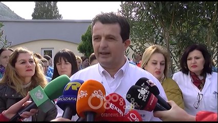 Video herunterladen: Ora News – Frikë nga dhuna, mjekët e Lezhës protestë për kolegun e tyre