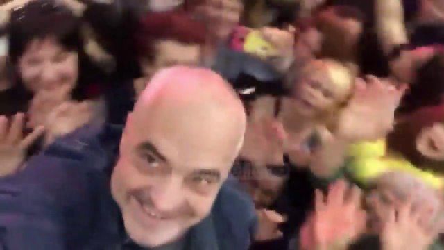 PD-ja i zë rrugën Ramës. Kryeministri feston me gratë në Fier - Top Channel Albania - News - Lajme