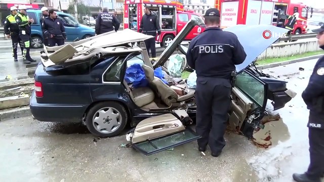 Karnına Demir Bariyer Saplanan Sürücü Böyle Kurtarıldı