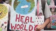 Estudiantes indios contra el cambio climático exigen un futuro más limpio