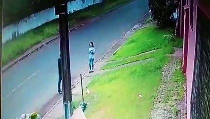 Roubo de celular no Bairro Brasília é flagrado por câmeras