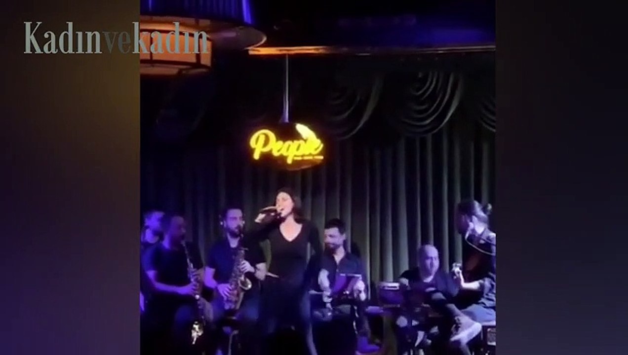 Cem Yılmaz çaldı, Defne Samyeli söyledi