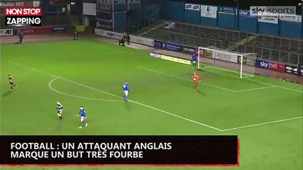 Football : un attaquant anglais inscrit un but très fourbe (vidéo)