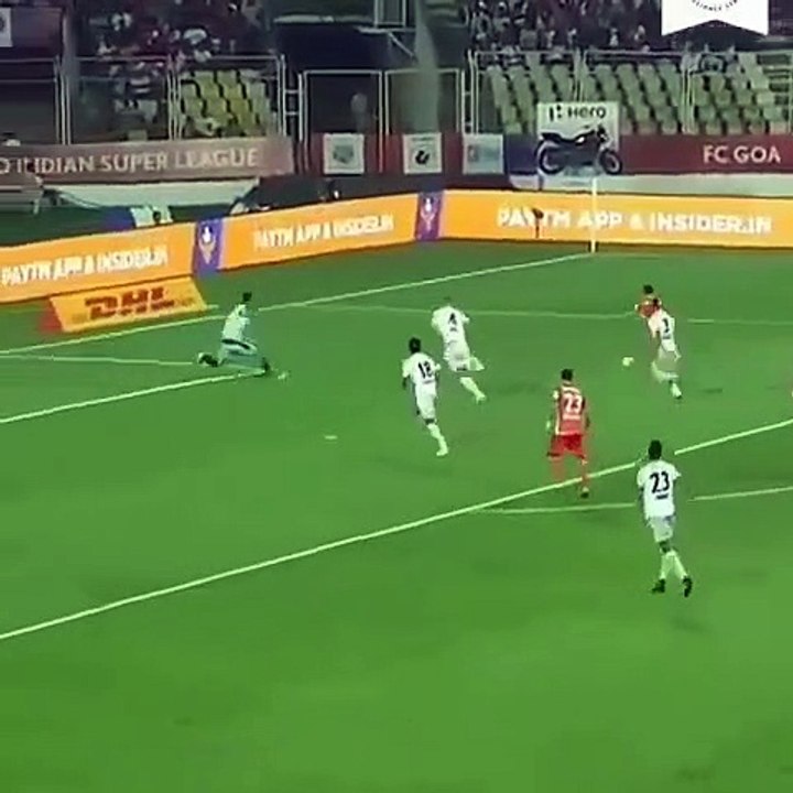 This is the most distressing scene of a football match. This player has done very badly !!