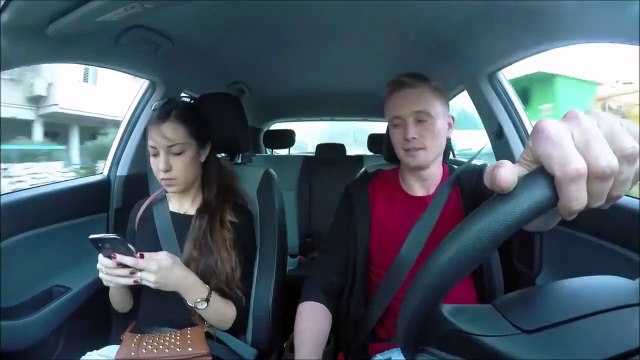 Il fait une petite blague à sa copine mais ça tourne mal... Oups