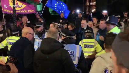 Brexit supporters defy police orders by surrounding the car of remain protester