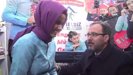 Bakan Kasapoğlu: "Tesisleriyle, Kütüphanesiyle Modern Bir Stadı Kente Kazandıracağız"