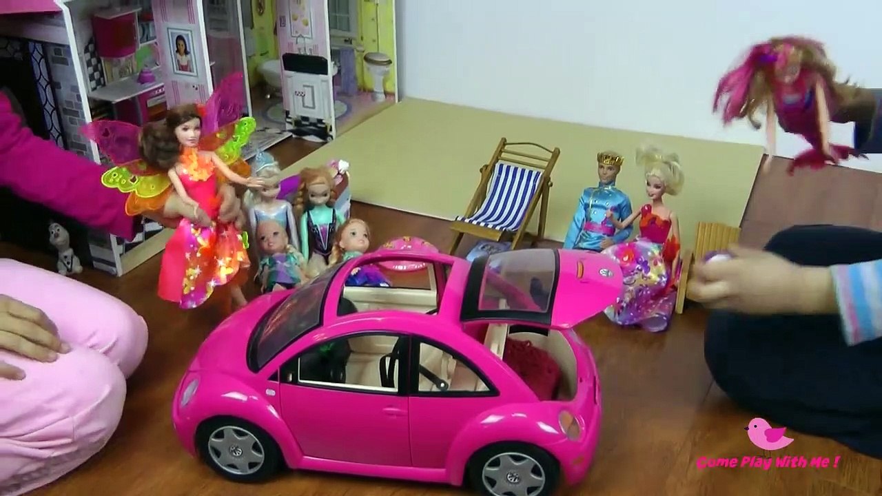 Elsa et Anna, les tout-petits & Olaf aller à la PISCINE avec Barbie