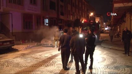 Bağcılar'da Park Halindeki Otomobil Kundaklandı