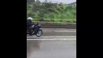 Harley Davidson ile Drift Yapan Çılgın