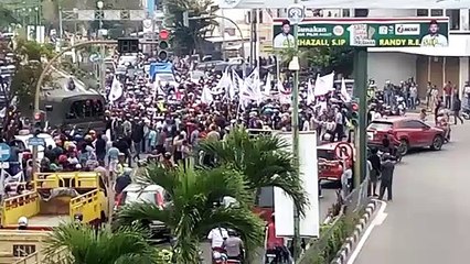 86 FLASH! Massa Unjuk Rasa Nelayan Menyemut di Depan GTM