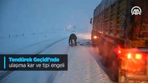 Tendürek Geçidi'nde ulaşıma kar ve tipi engeli