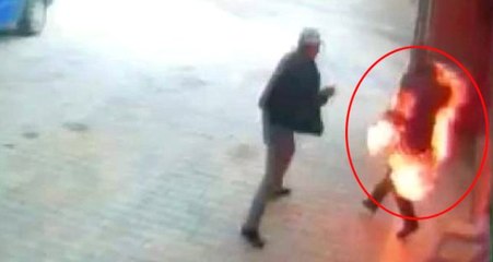 Sobaya Yanıcı Madde Dökerken Kendilerini Yaktılar; O Anlar Kamerada