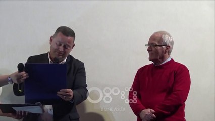 Скачать видео: Ora News – Nderohet me titullin ''Qytetar Nderi'' regjisori Kujtim Gjonaj