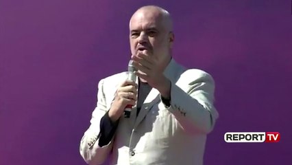 Report TV - Rama në Fier: Kandidati për kryeministër vinte në parlament me xhepat e mbushur me vezë