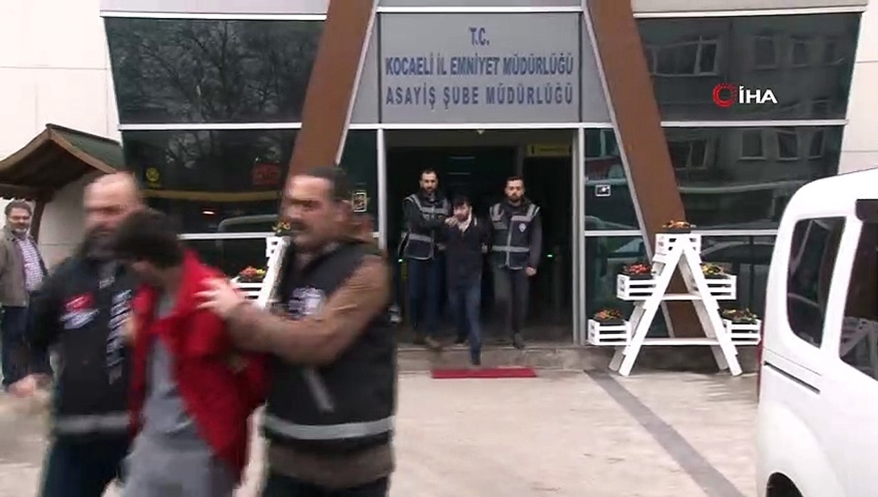 Hırsızlık şüphelisi adliyeye sevk edilirken ilanı aşk etti...Hırsızların soygun anları kamerada
