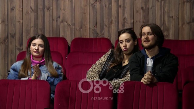 Mos i fol shoferit - Çifti del për të parë në teatër Romeo dhe Zhuljeta