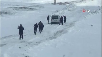 Sarıkamış Beyaza Büründü, Araçlar Yolda Kaldı