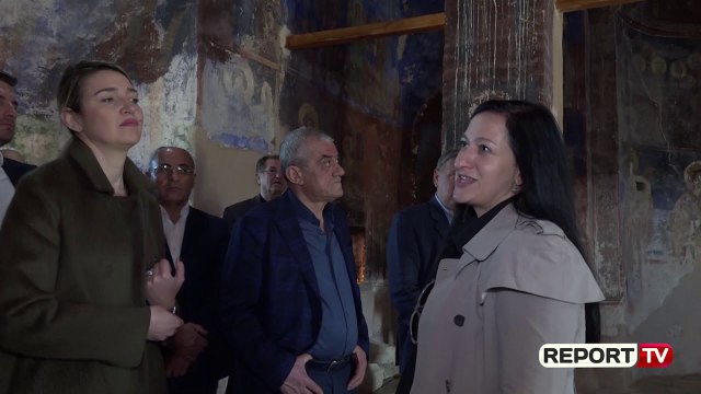 Transformohet kisha me piktura murale të djalit të Onufrit! Kalohet përmes 'rrugës së besimit'