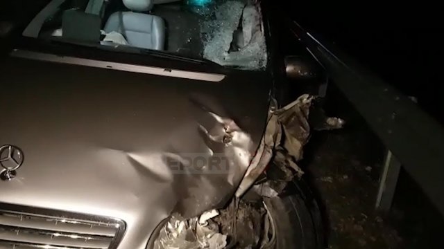 Report Tv - Pamje nga aksidenti në aksin Peshkopi-Maqëllarë ku ngelën viktima burrë e grua