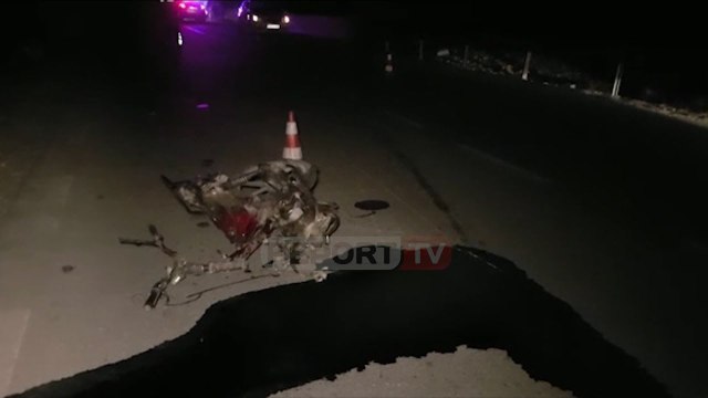 Report Tv - Dibër/ Makina përplaset me motorin, humbin jetën burrë e grua